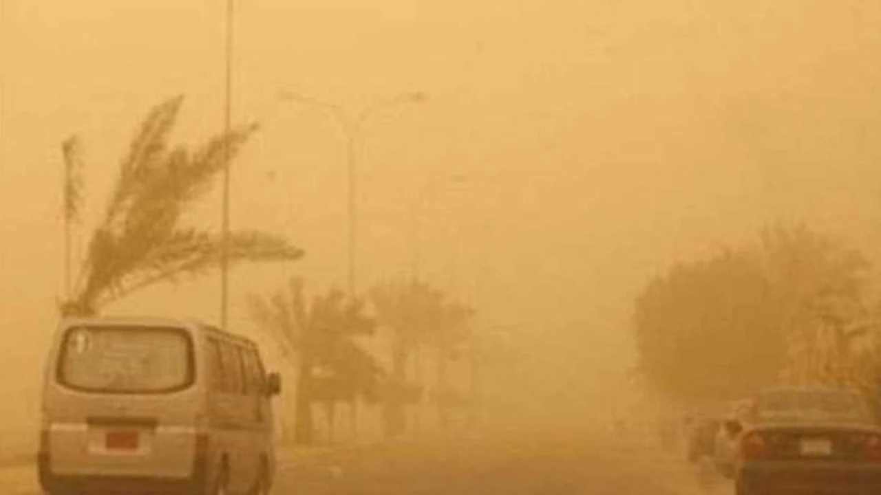 تحذير جوي.. خبير أرصاد يوضح تقلبات طقس الجمعة وطرق حماية العين من الأتربة